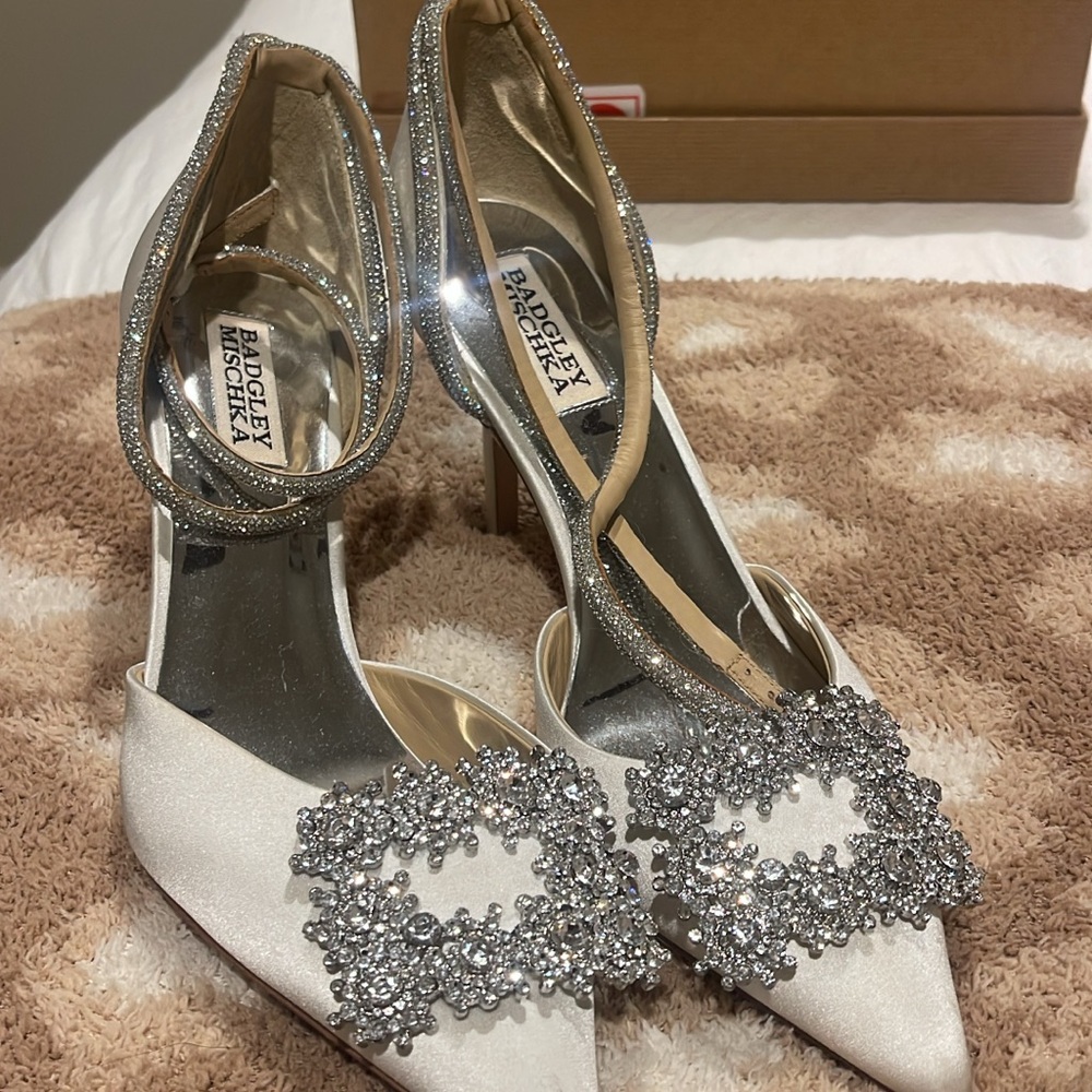 Badgley Mischka Women's Silver Embellished Heels NEVER WORN